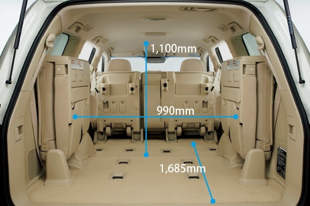 carlineup_landcruiser_interior_indoor_space_4_11_pc