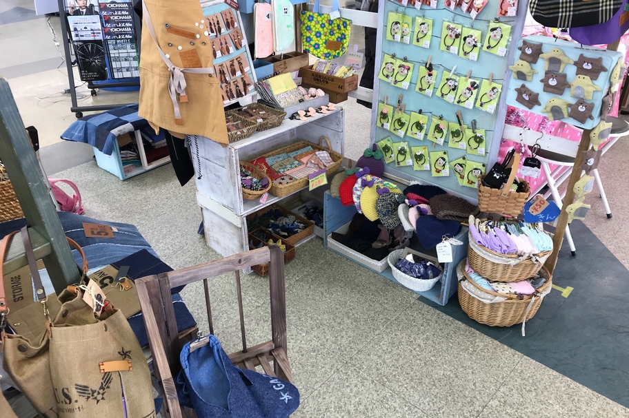 リンゴの木箱出店